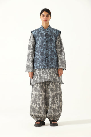 "Delhi" handwoven jacqaurd vest