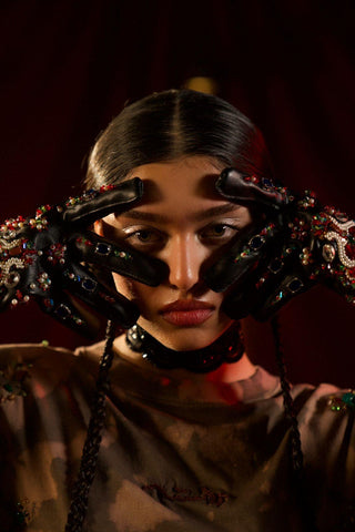 Kahani hand-embroidered gloves